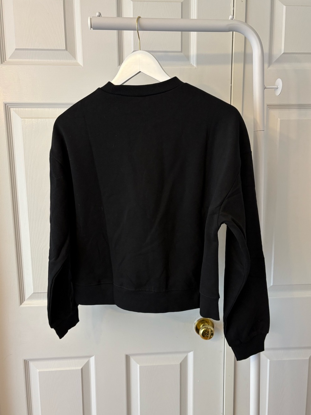 New H&M Black Crewneck Sweatshirt Size Small Cotton - Picture 3 of 10